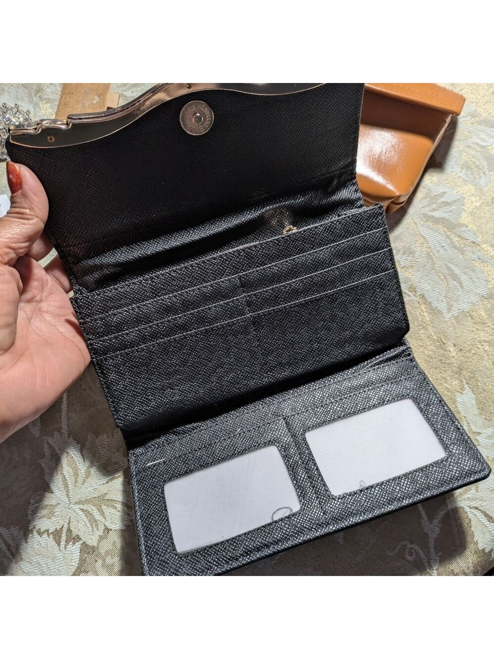 CG‎ Trifold black color wallet
